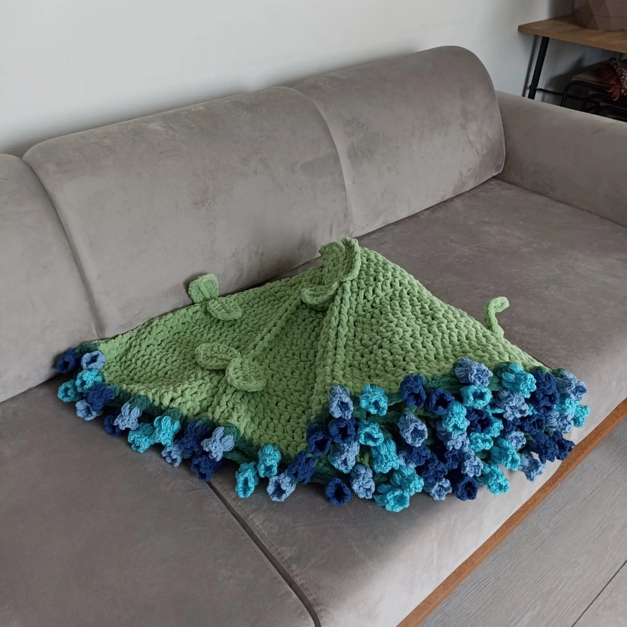 Handmade Crochet Daisy Bouquet Blanket (80 cm - 100 cm - 120 cm)
