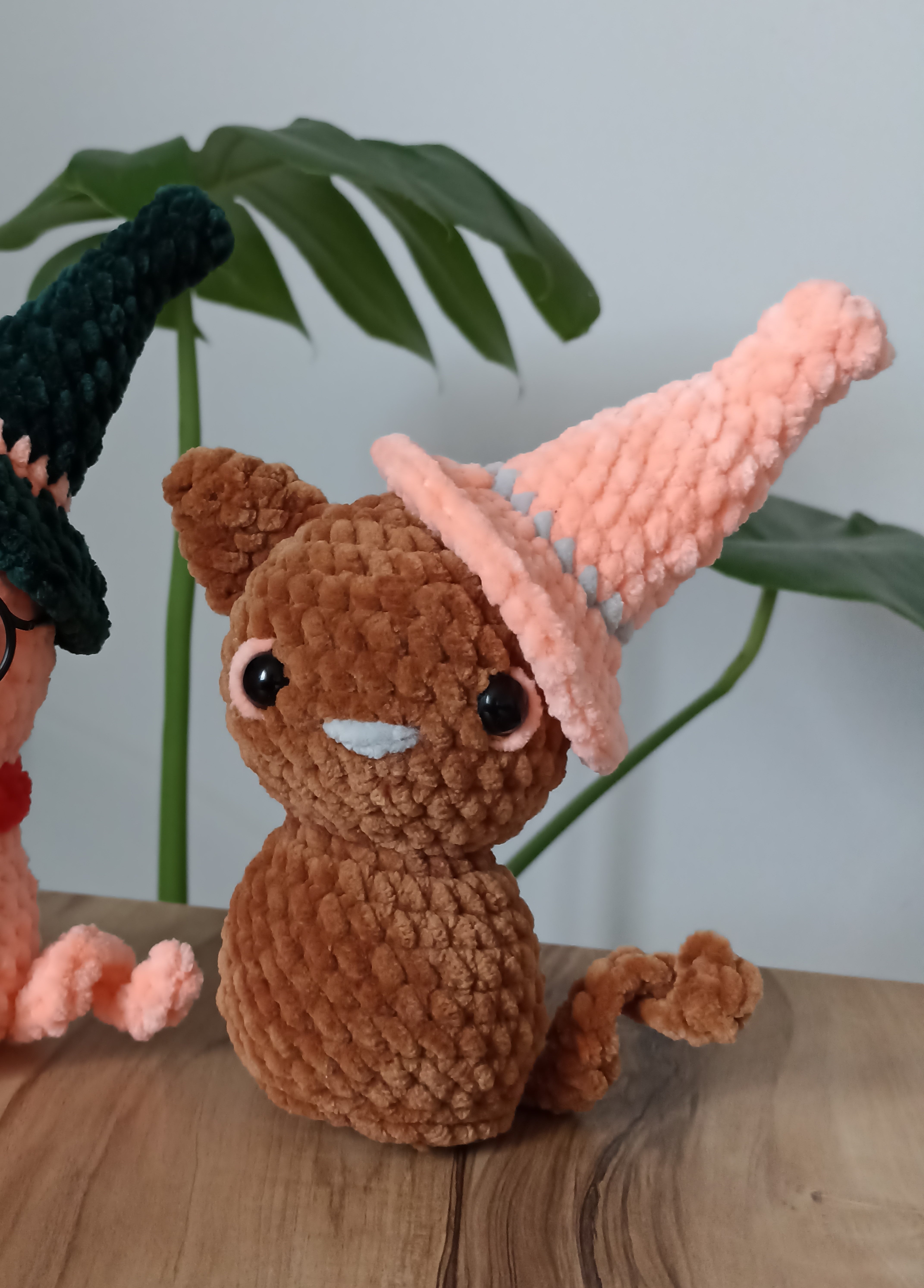 Cadı Şapkalı Gözlüklü Yumoş Kedi Amigurumi