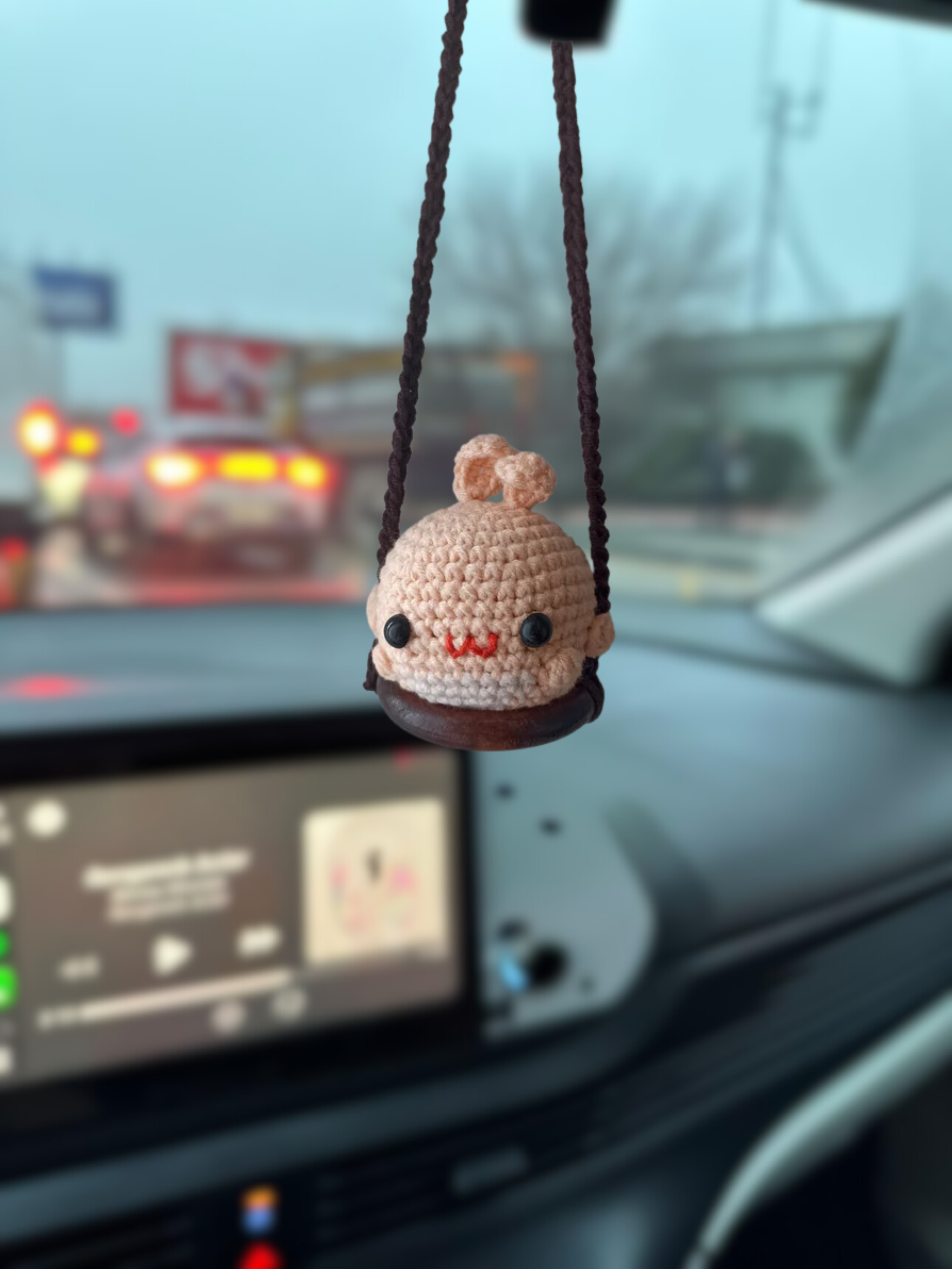 Amigurumi Salıncaklı Tavşan Araba Dikiz Aynası Süsü, Amigurumi Tavşan Dekoratif Süs