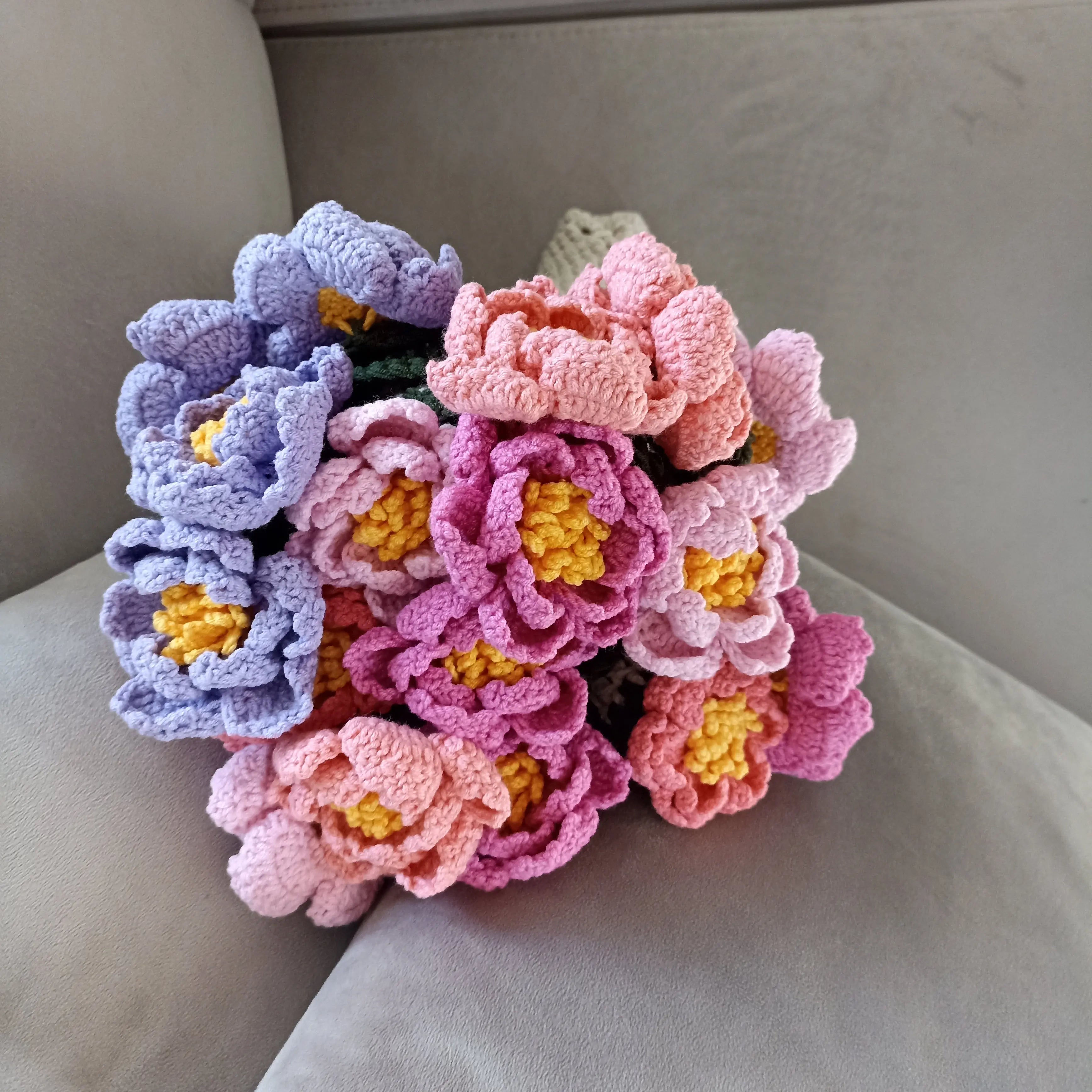 El Yapımı Pembe-Mor Karışık Renkli Şakayık Buket Battaniye