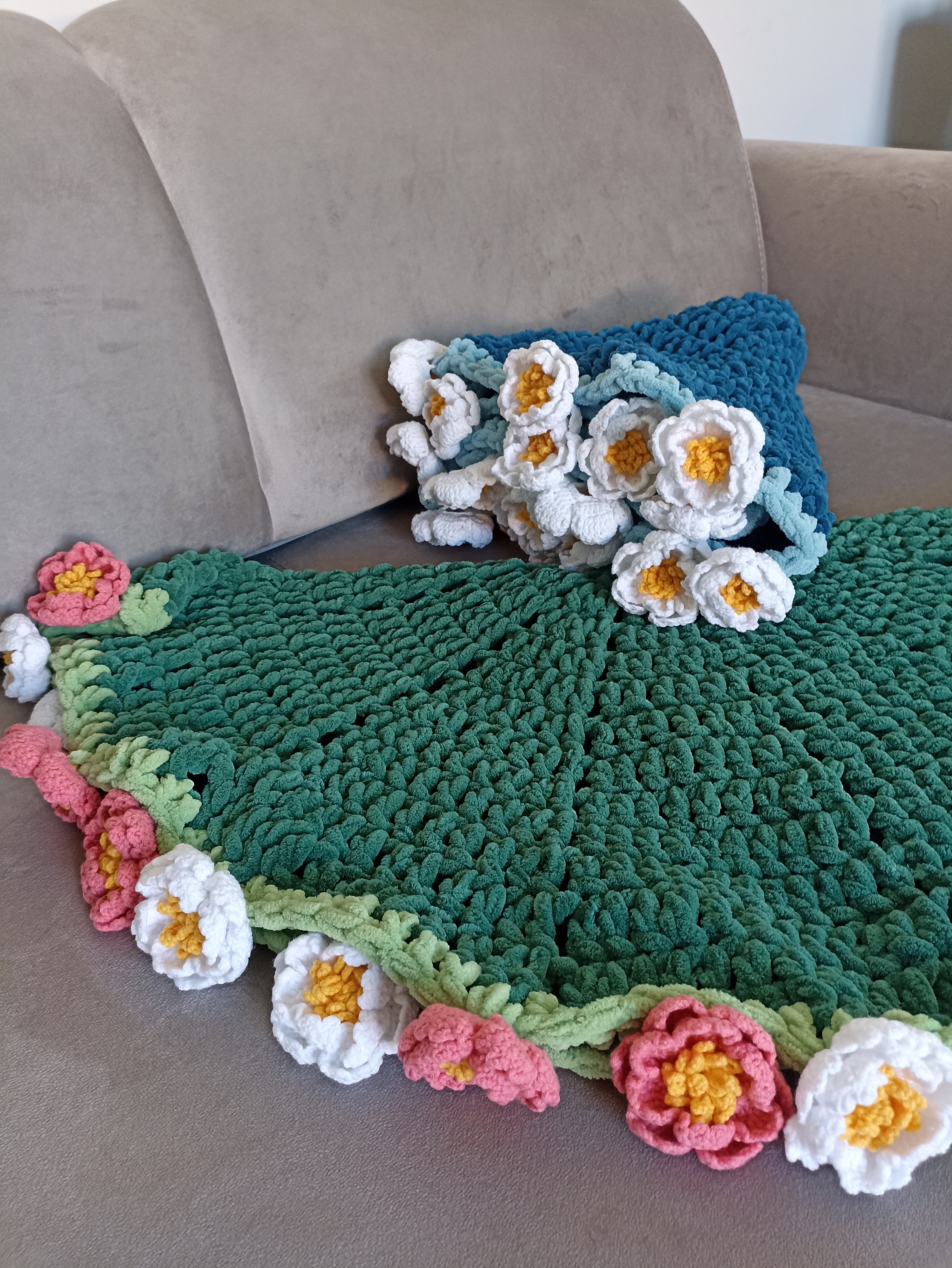 Handmade Crochet Daisy Bouquet Blanket (80 cm - 100 cm - 120 cm)