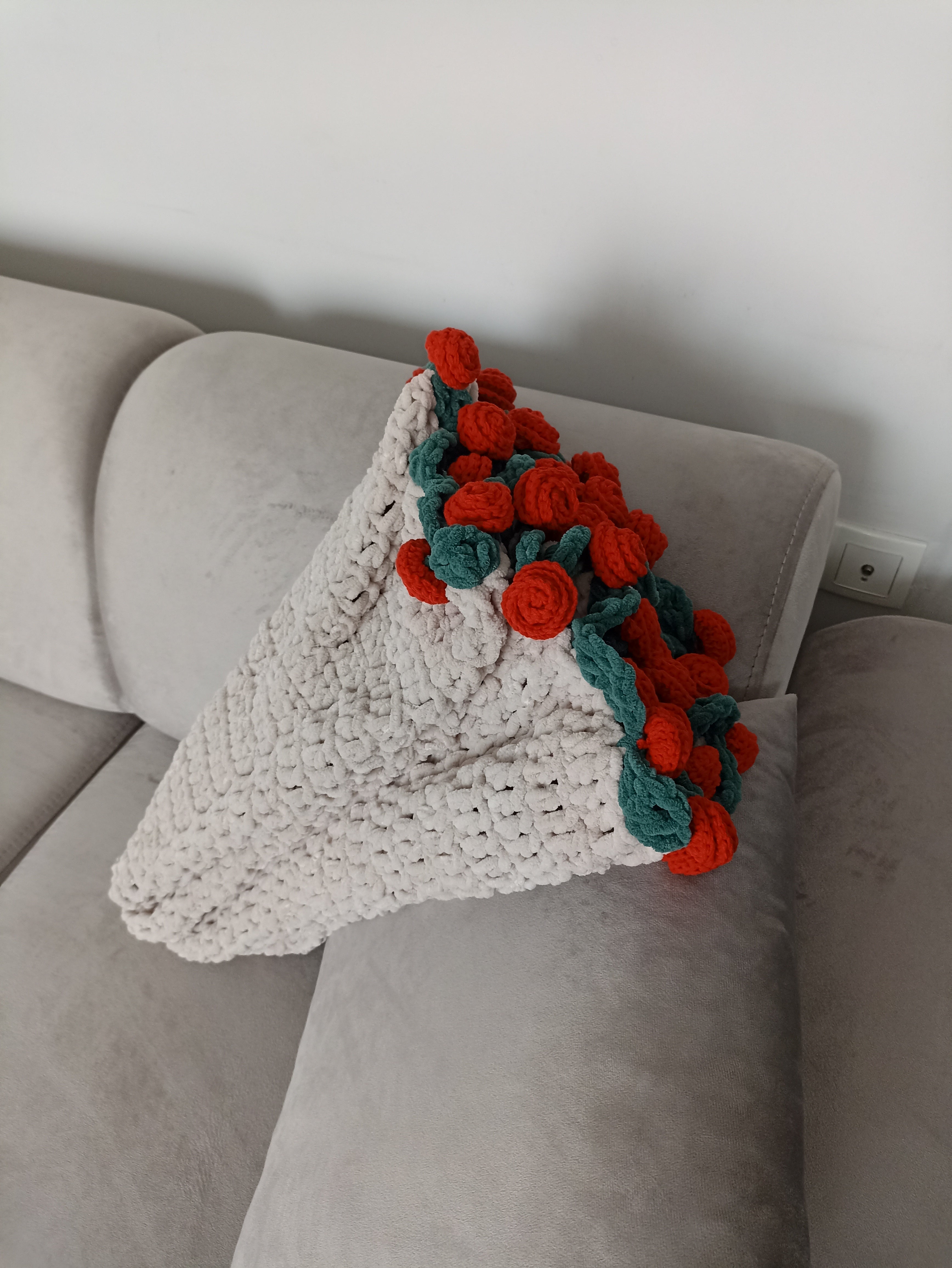 El Yapımı Kırmızı Gül Kadife Buket Battaniye (80 cm - 100 cm - 120 cm)