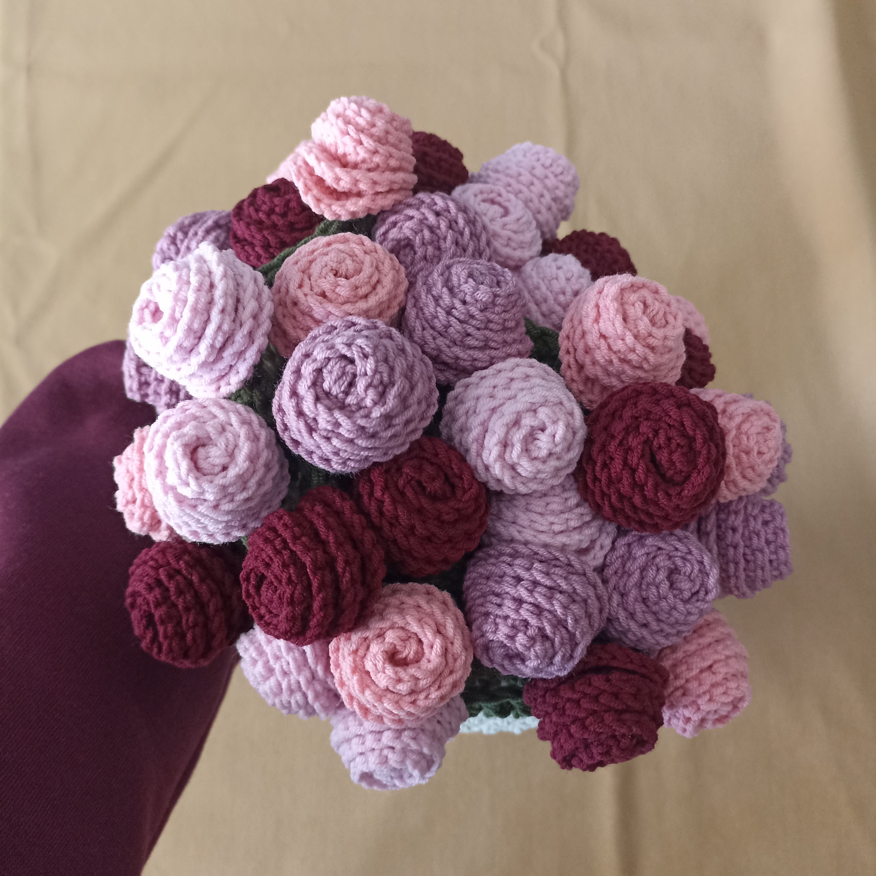 El Yapımı Karışık Pembe Güller Buket Battaniye