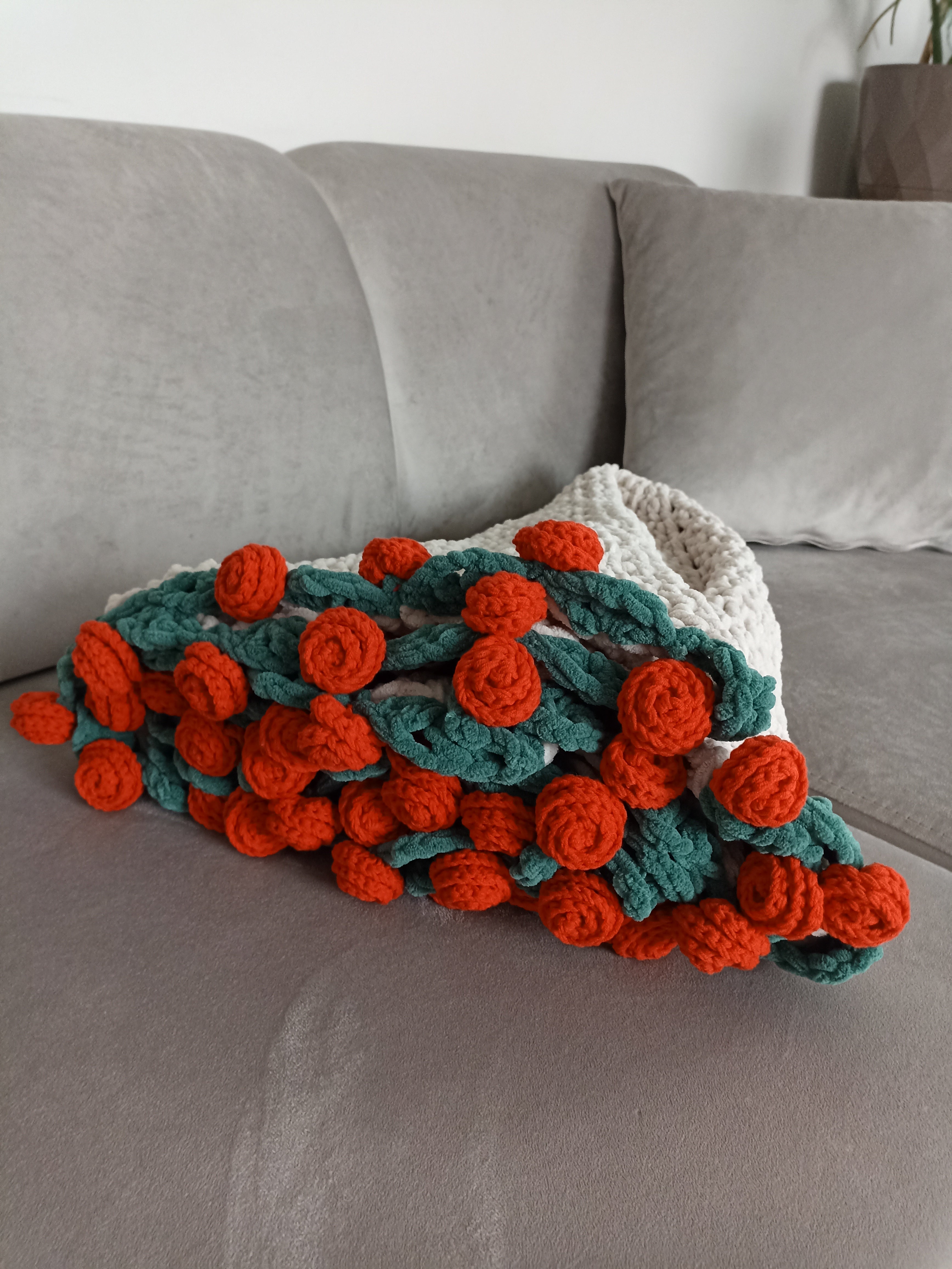 Handmade Crochet Red Rose Bouquet Blanket (80 cm - 100 cm - 120 cm)