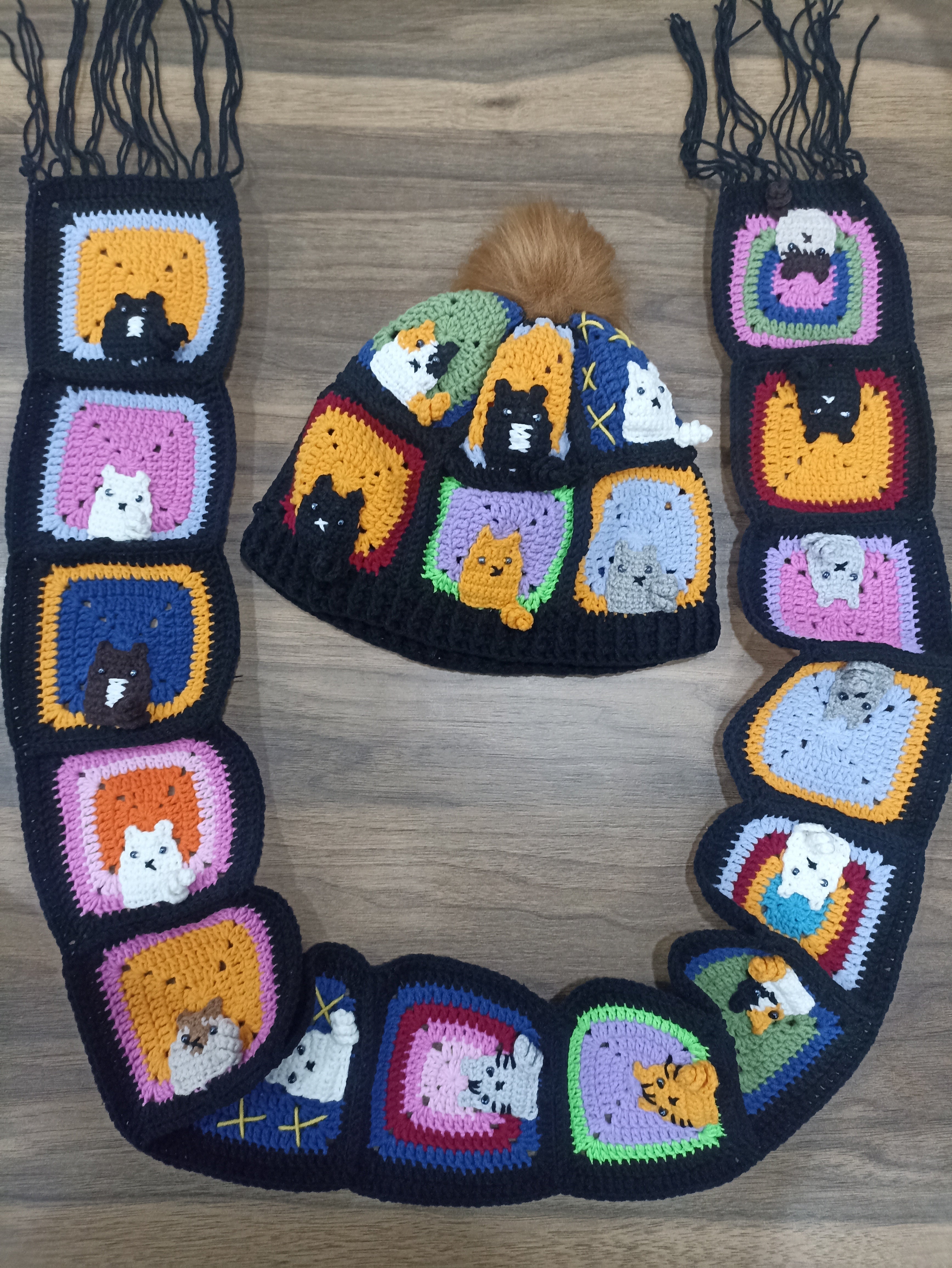 Örgü Kedili Bere ve Atkı İkili Set - Siyah - Kedi Temalı Örgü Atkı ve Ponponlu Örgü Bere