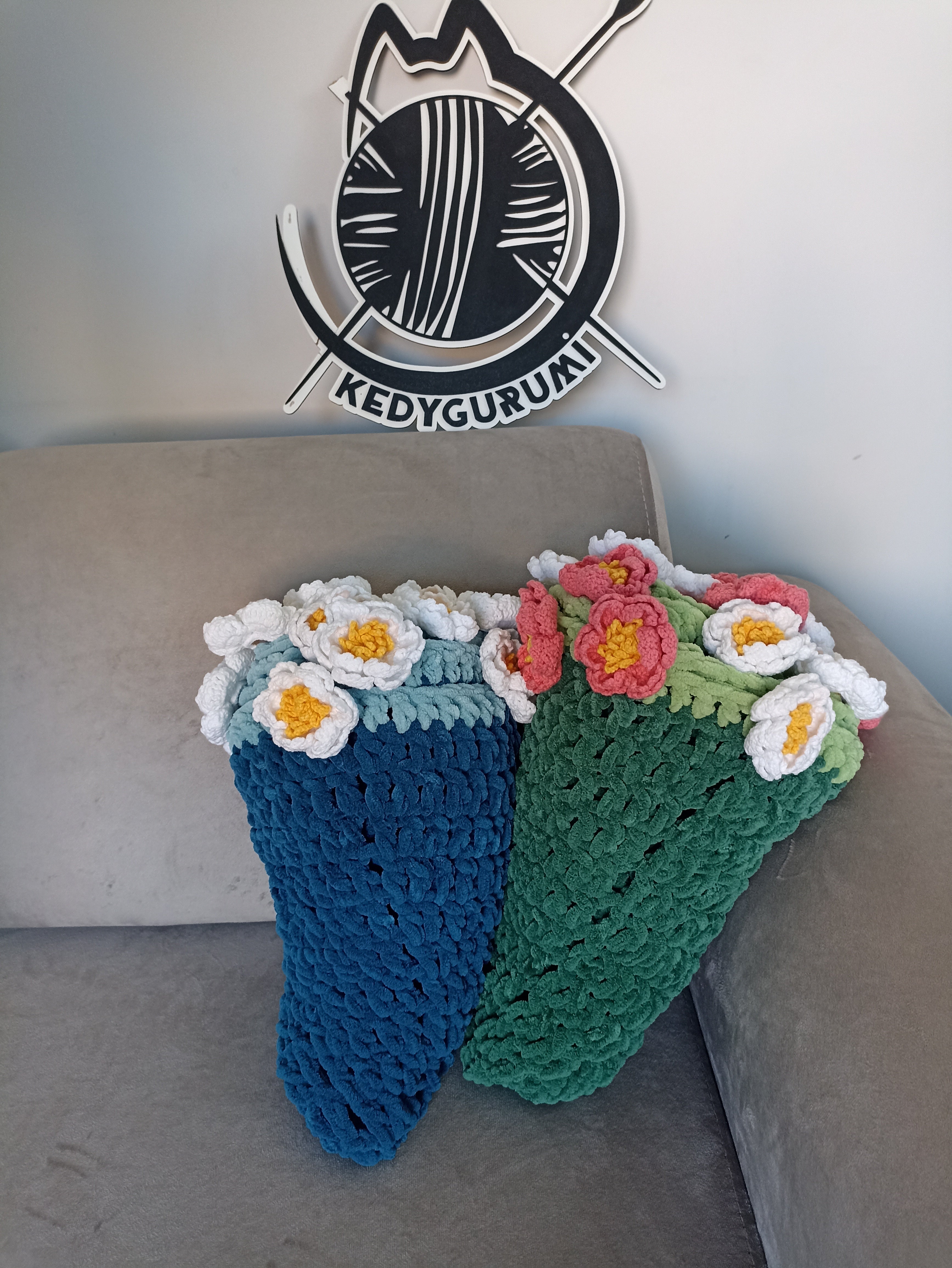 Handmade Crochet Daisy Bouquet Blanket (80 cm - 100 cm - 120 cm)
