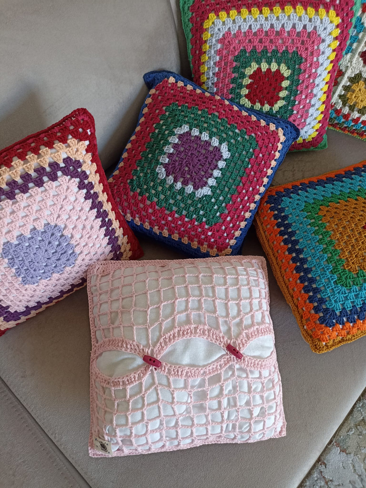 Granny Square Örgü Kırlent Kılıfı - 10 Farklı Model Seçeneği - Tığ İşi Motifli Kırlent Kılıfı - Karışık Renkli El Örgüsü Kırlent Kılıfı