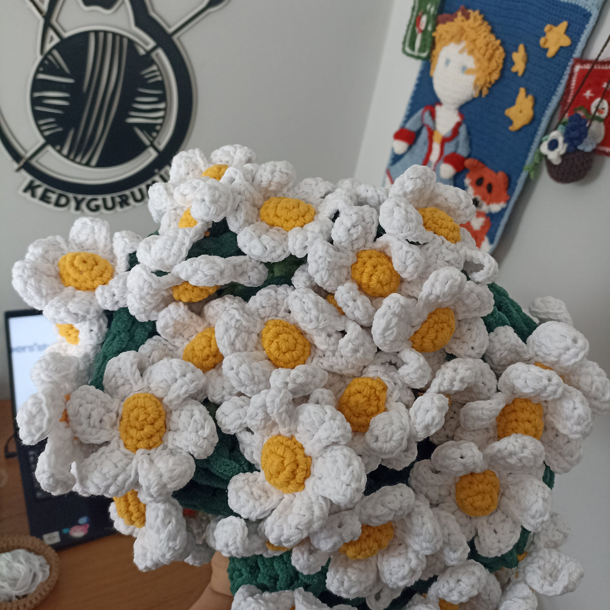 Handmade Crochet Daisy Bouquet Blanket (80 cm - 100 cm - 120 cm)