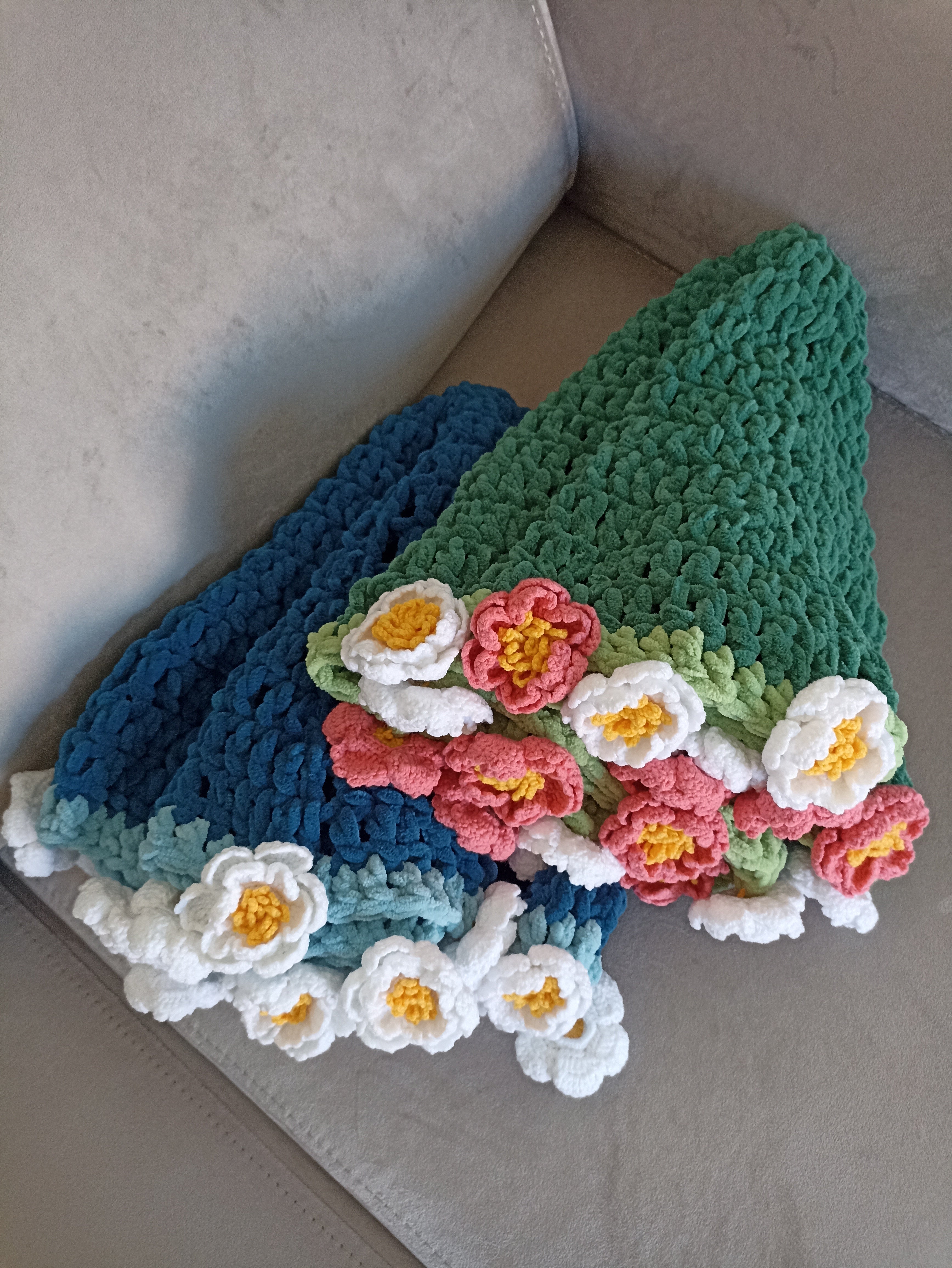 Handmade Crochet Daisy Bouquet Blanket (80 cm - 100 cm - 120 cm)
