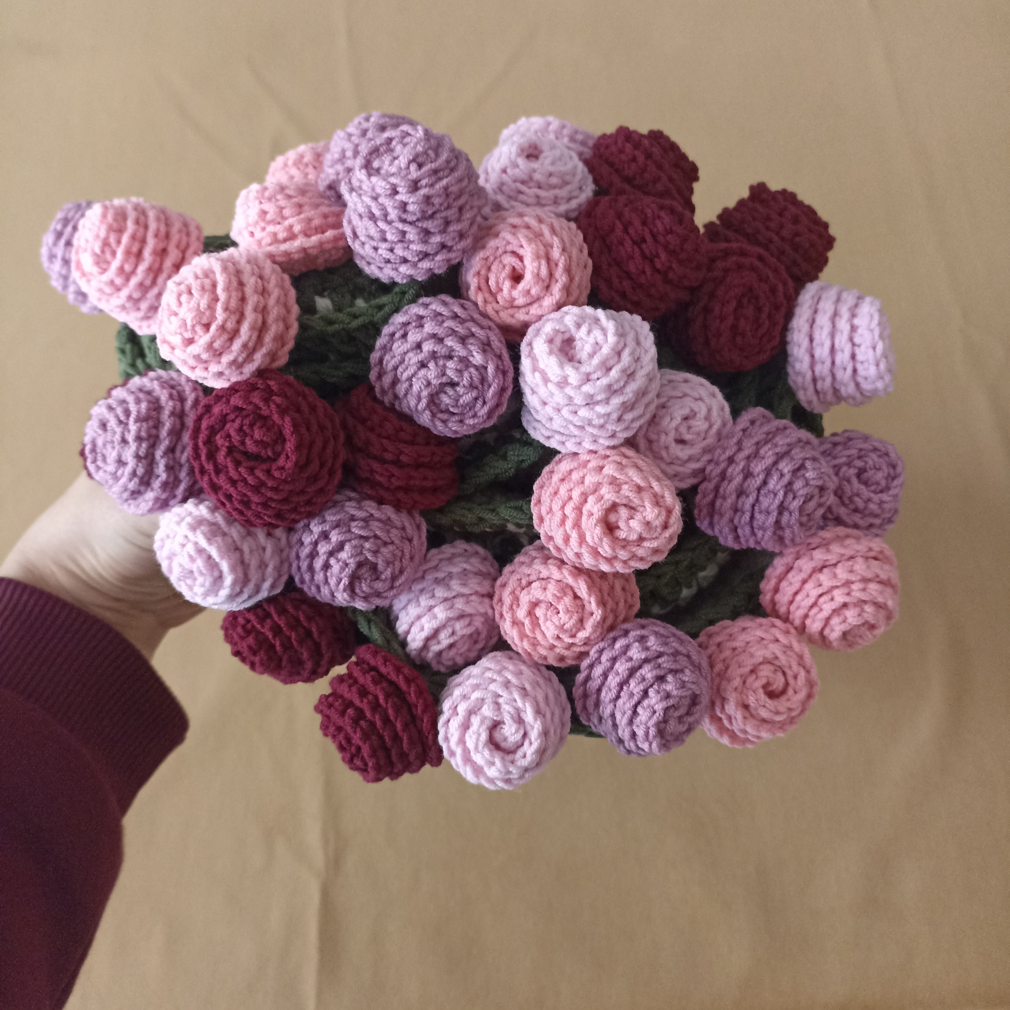 El Yapımı Karışık Pembe Güller Buket Battaniye