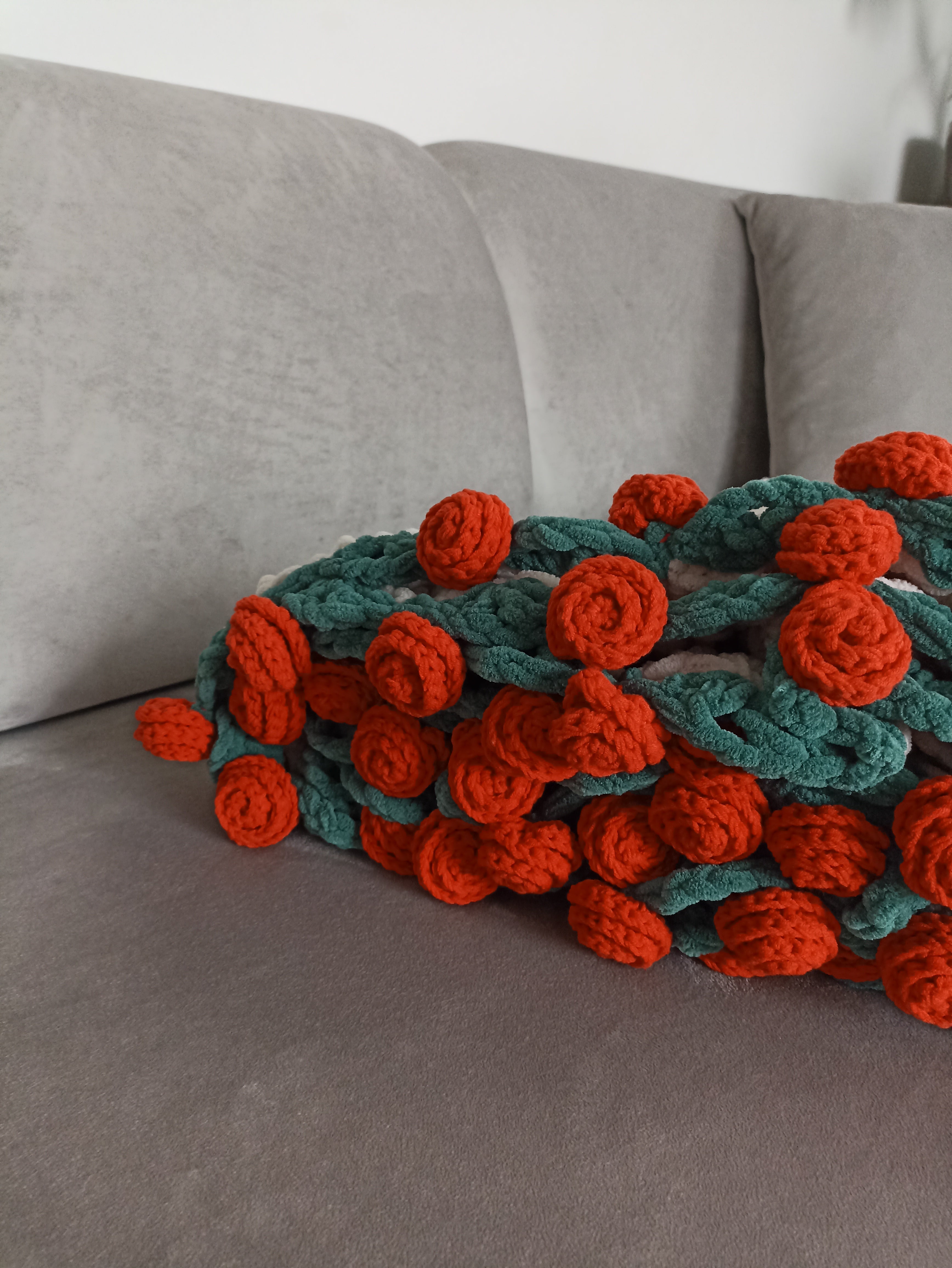 El Yapımı Kırmızı Gül Kadife Buket Battaniye (80 cm - 100 cm - 120 cm)