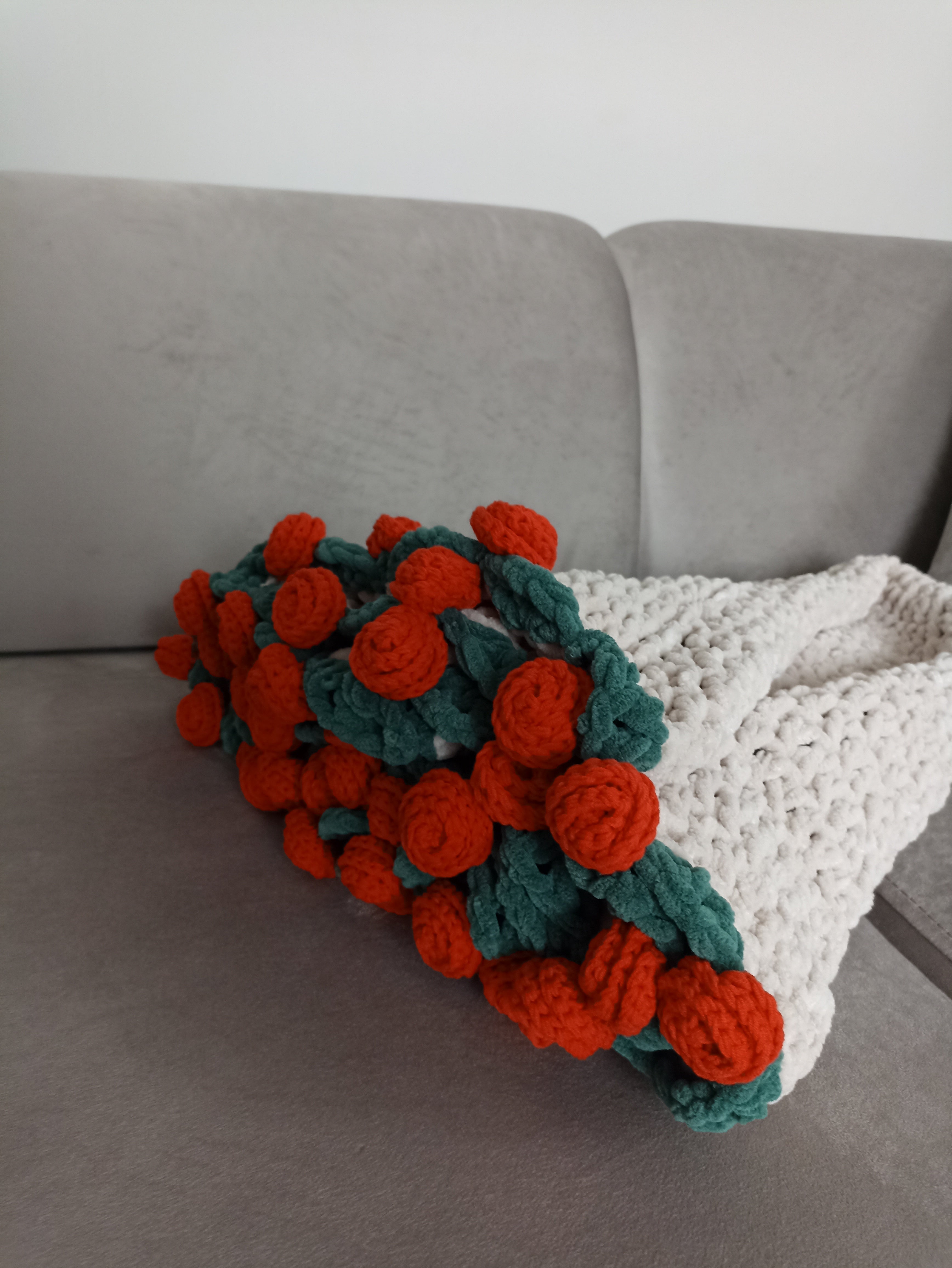 El Yapımı Kırmızı Gül Kadife Buket Battaniye (80 cm - 100 cm - 120 cm)