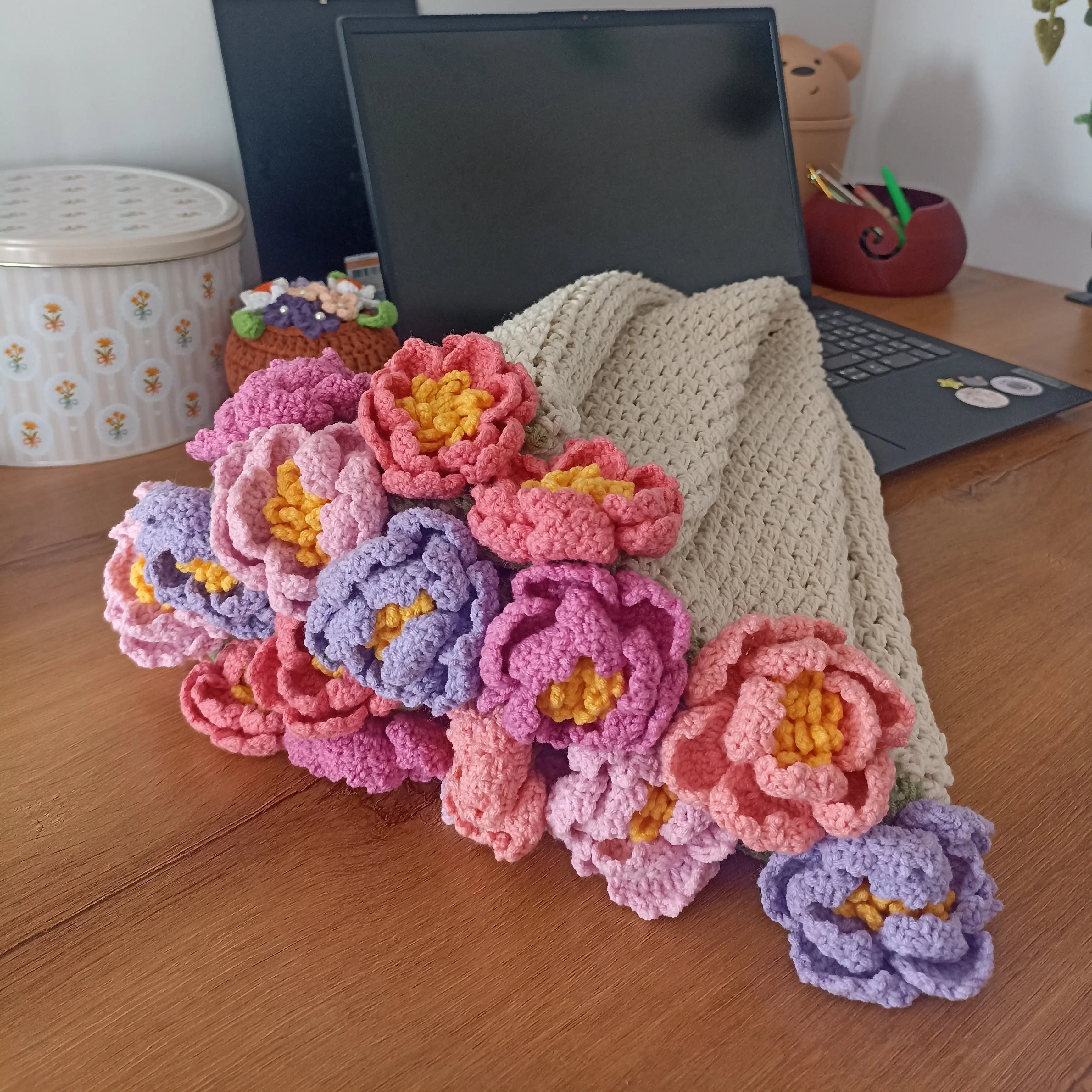 El Yapımı Pembe-Mor Karışık Renkli Şakayık Buket Battaniye