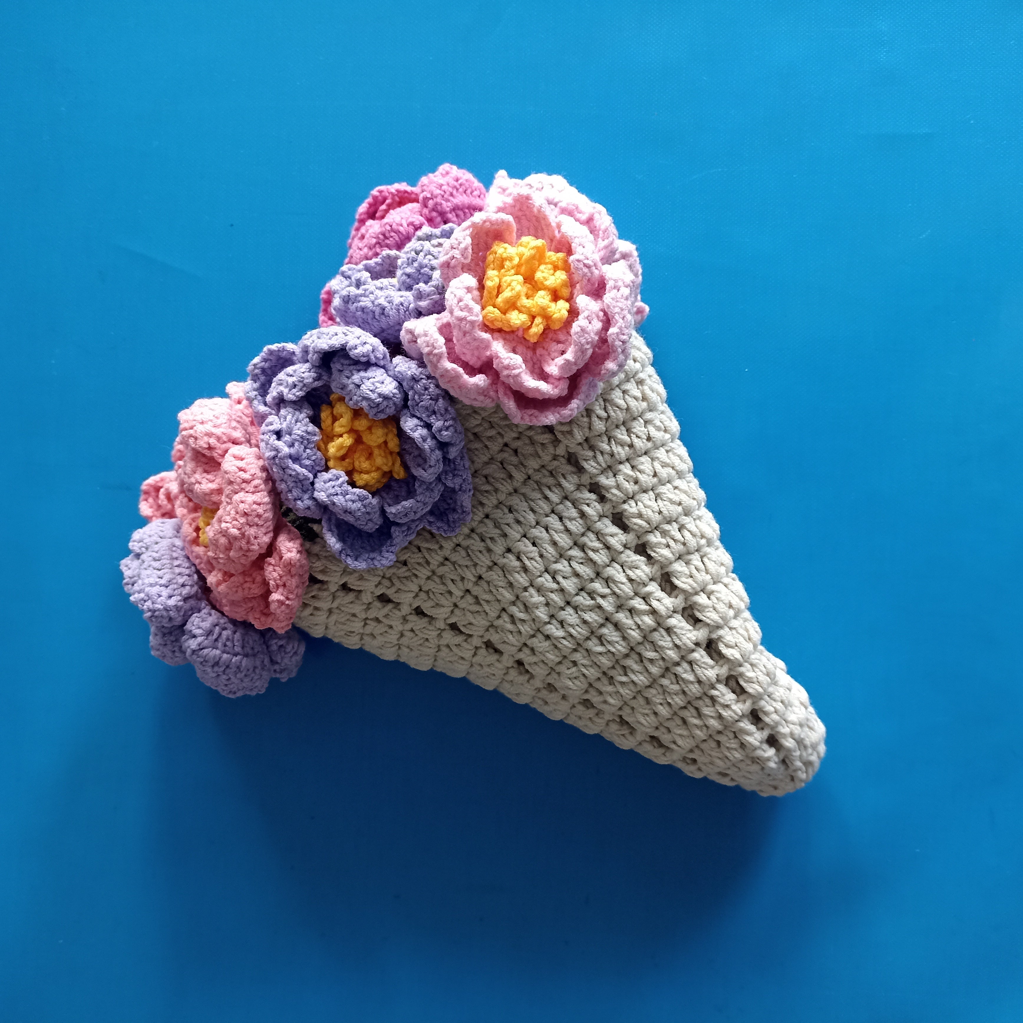 El Yapımı Pembe-Mor Karışık Renkli Şakayık Buket Battaniye