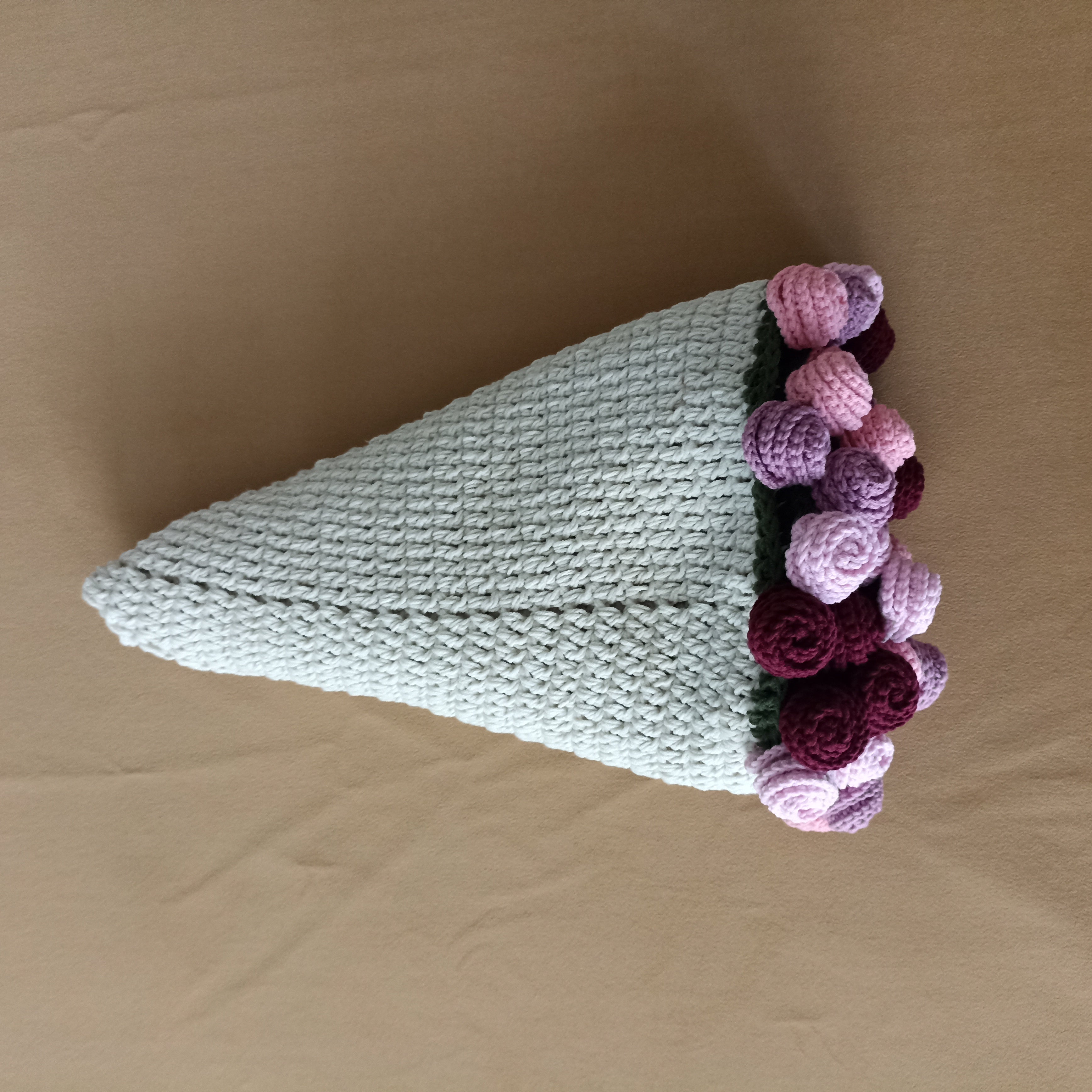 El Yapımı Karışık Pembe Güller Buket Battaniye