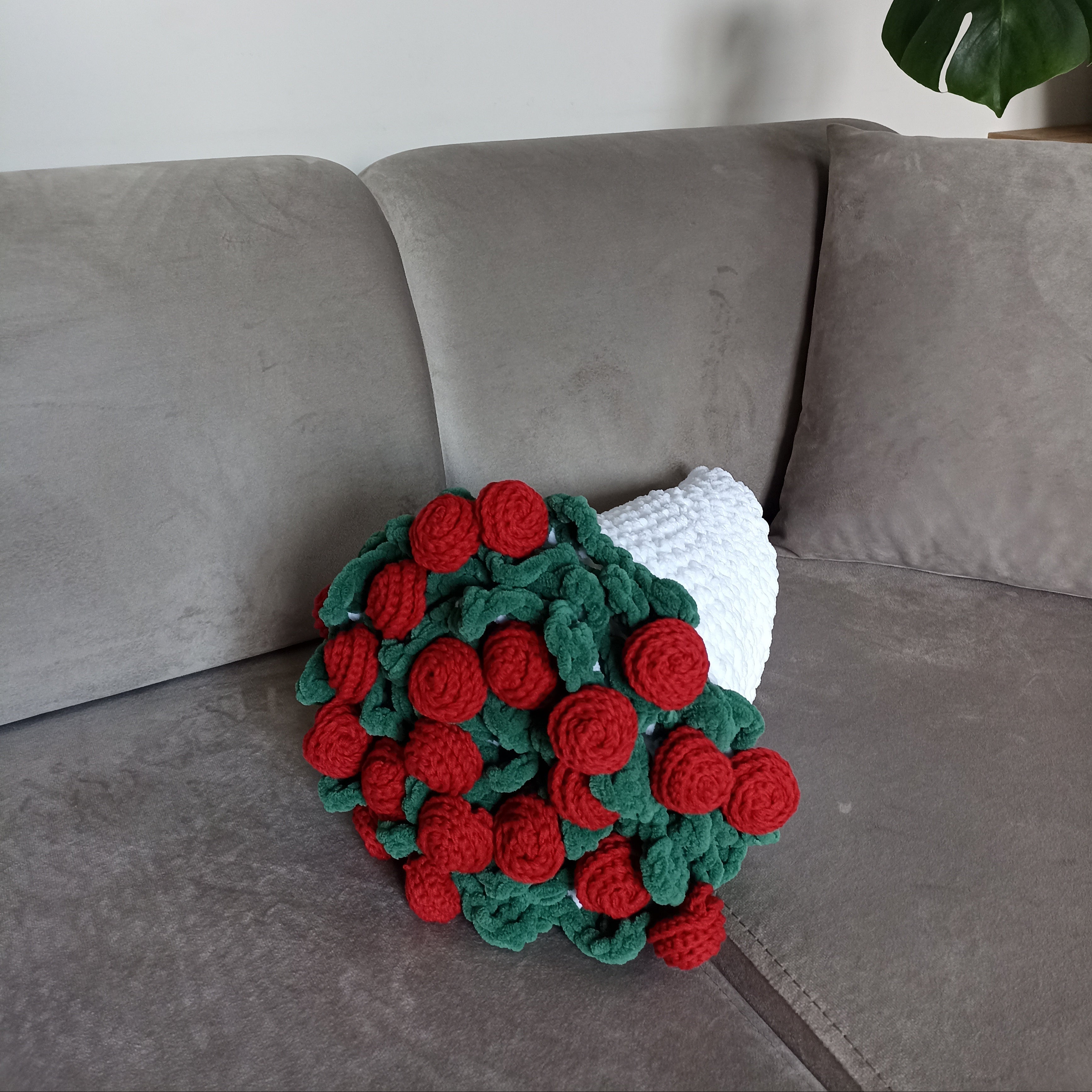 El Yapımı Kırmızı Gül Kadife Buket Battaniye (80 cm - 100 cm - 120 cm)
