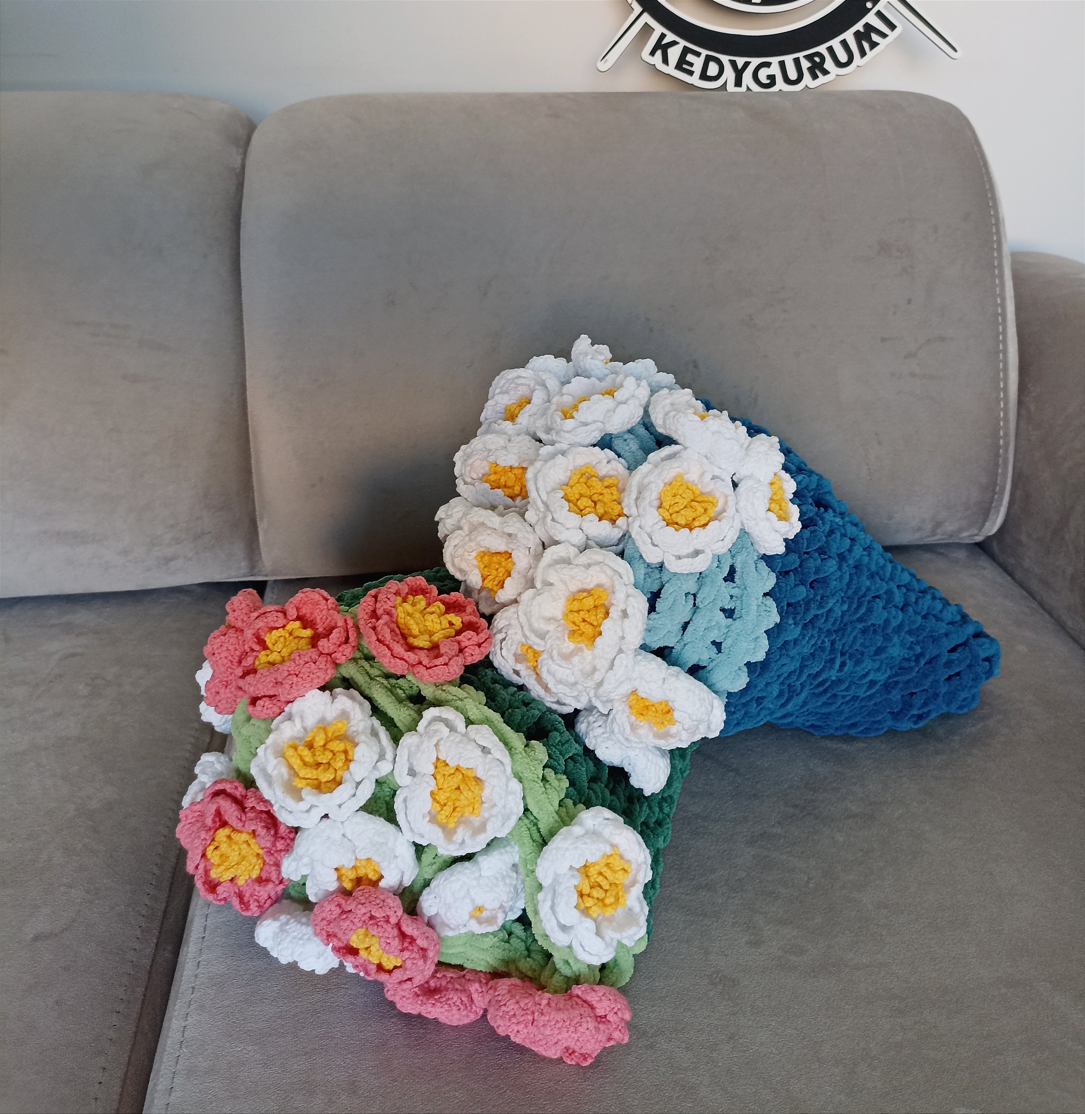 Handmade Crochet Daisy Bouquet Blanket (80 cm - 100 cm - 120 cm)