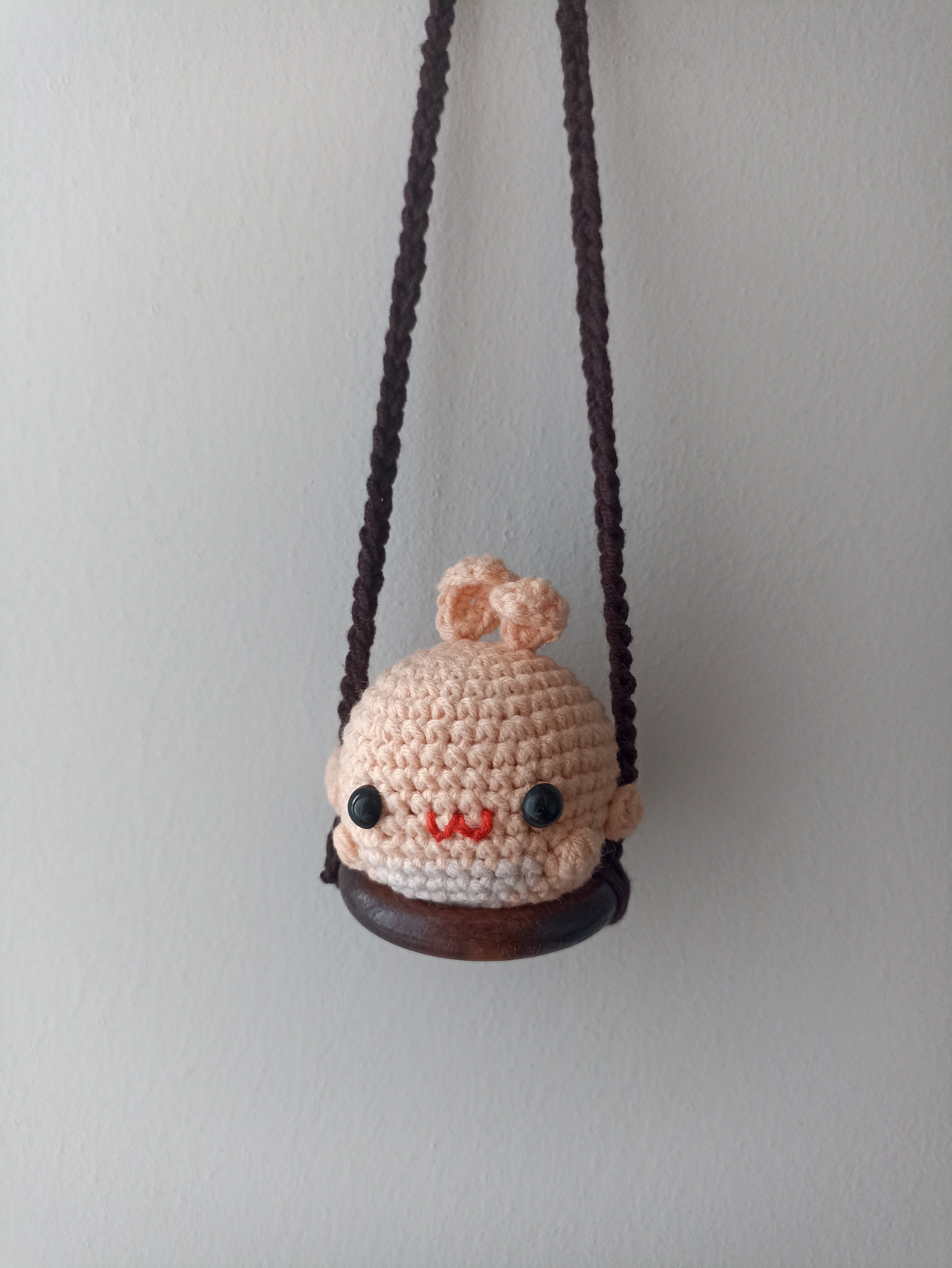 Amigurumi Salıncaklı Tavşan Araba Dikiz Aynası Süsü, Amigurumi Tavşan Dekoratif Süs